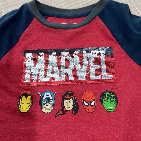 MARVEL BOYS T- SHIRT  RED & BLUE SEQUINS LOGO - Picture 1 of 6